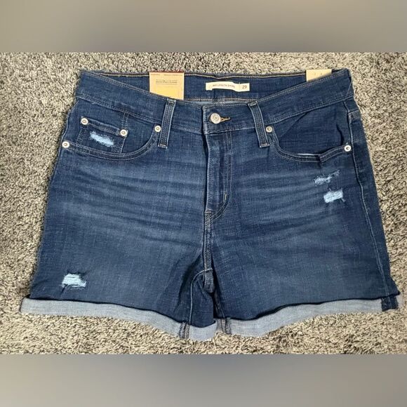 Levi's Pants - NWT Levi’s mid length shorts. Size 29